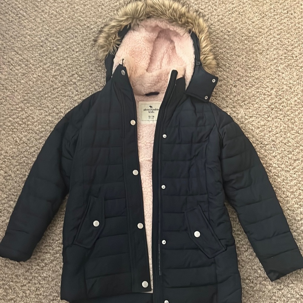 Used Abercrombie kids sherpa puffer jacket.